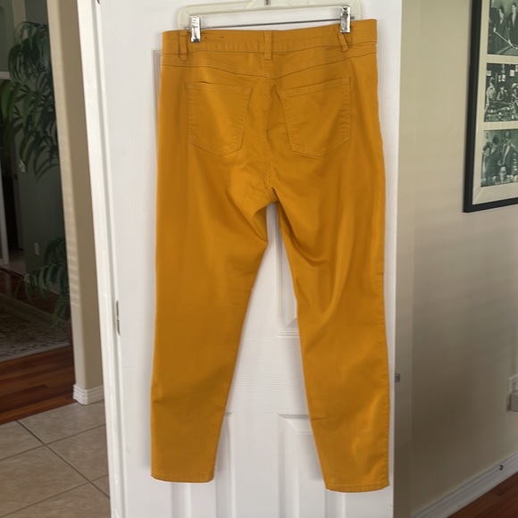 Artisan NY Gold Jeans - Picture 3 of 4